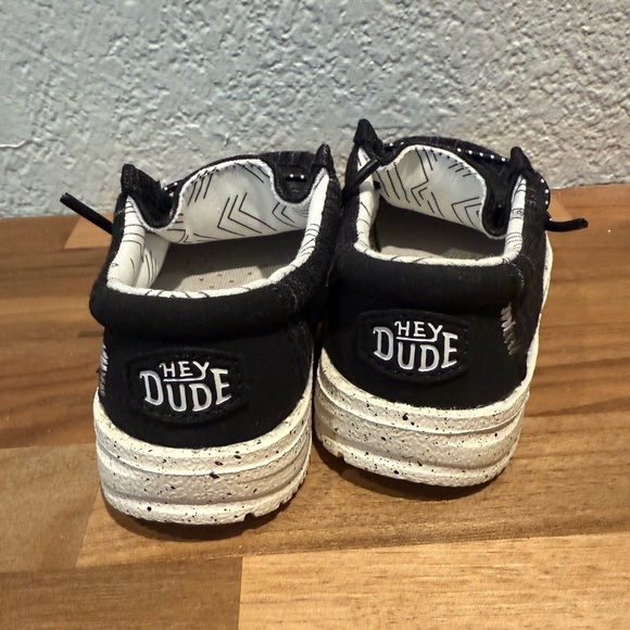Hey Dude Kids Black Loafers size 7 NWOT - Picture 4 of 6